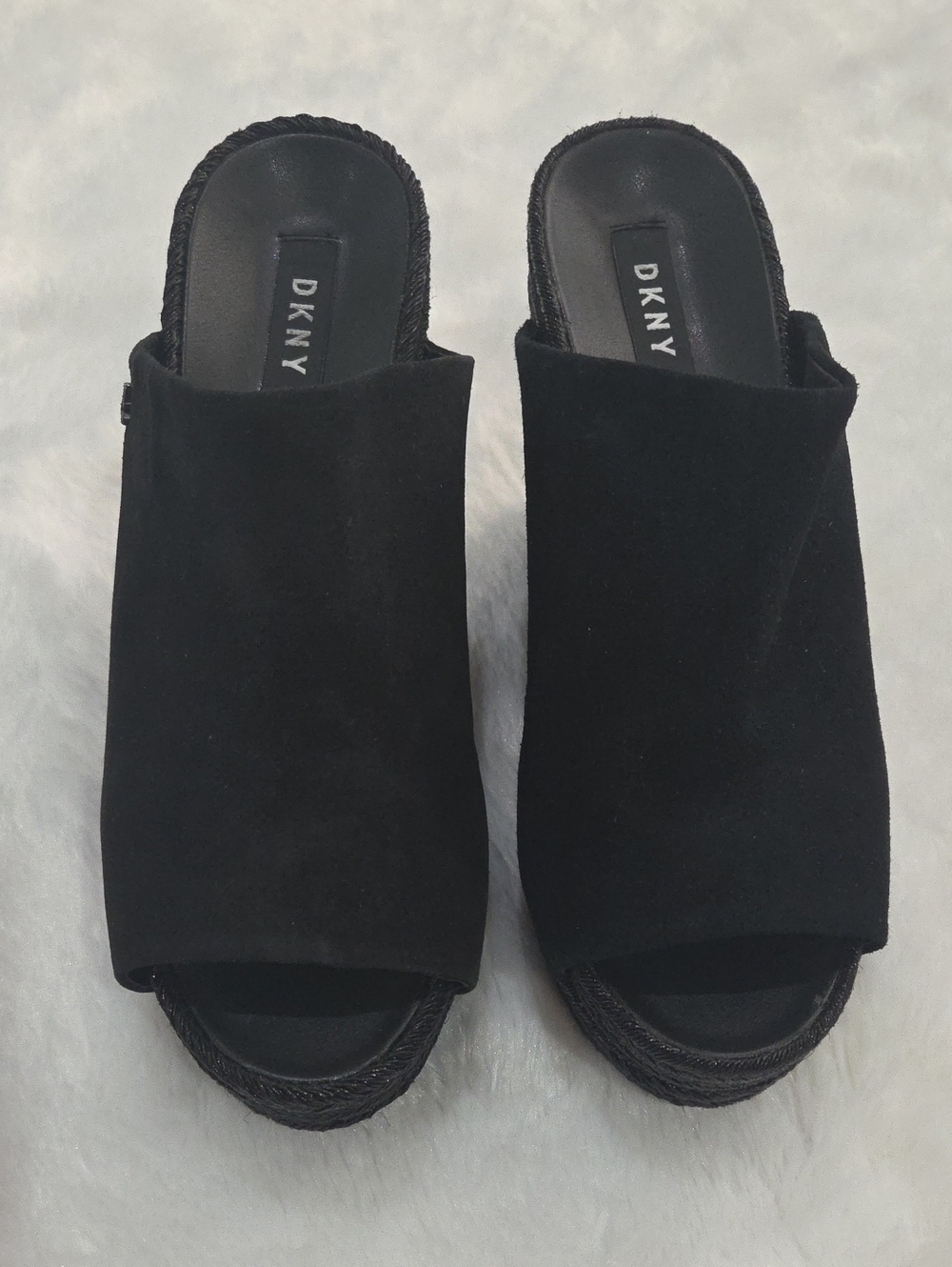 DKNY EARI- WEDGE SLIDE